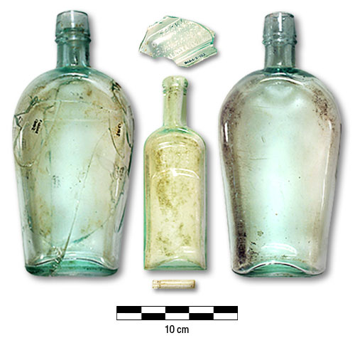 Photograph : bouteilles &agrave; alcool (Les fleurons de Bonnech&egrave;re)